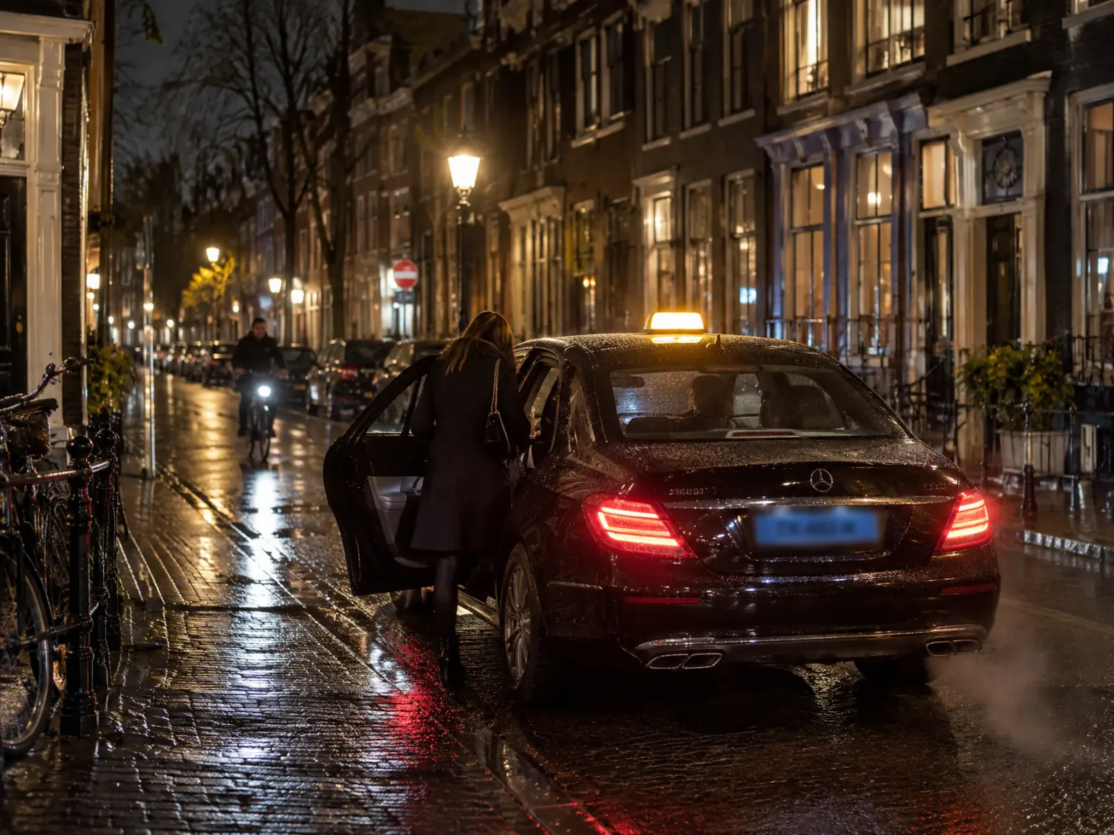 Taxi in de stad bij nacht