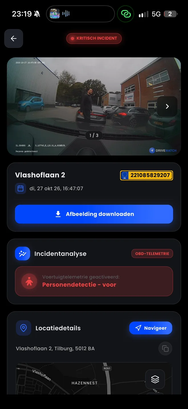 Die Meldung in der Drivewatch-App, dunkel, mit Adresse und Karte
