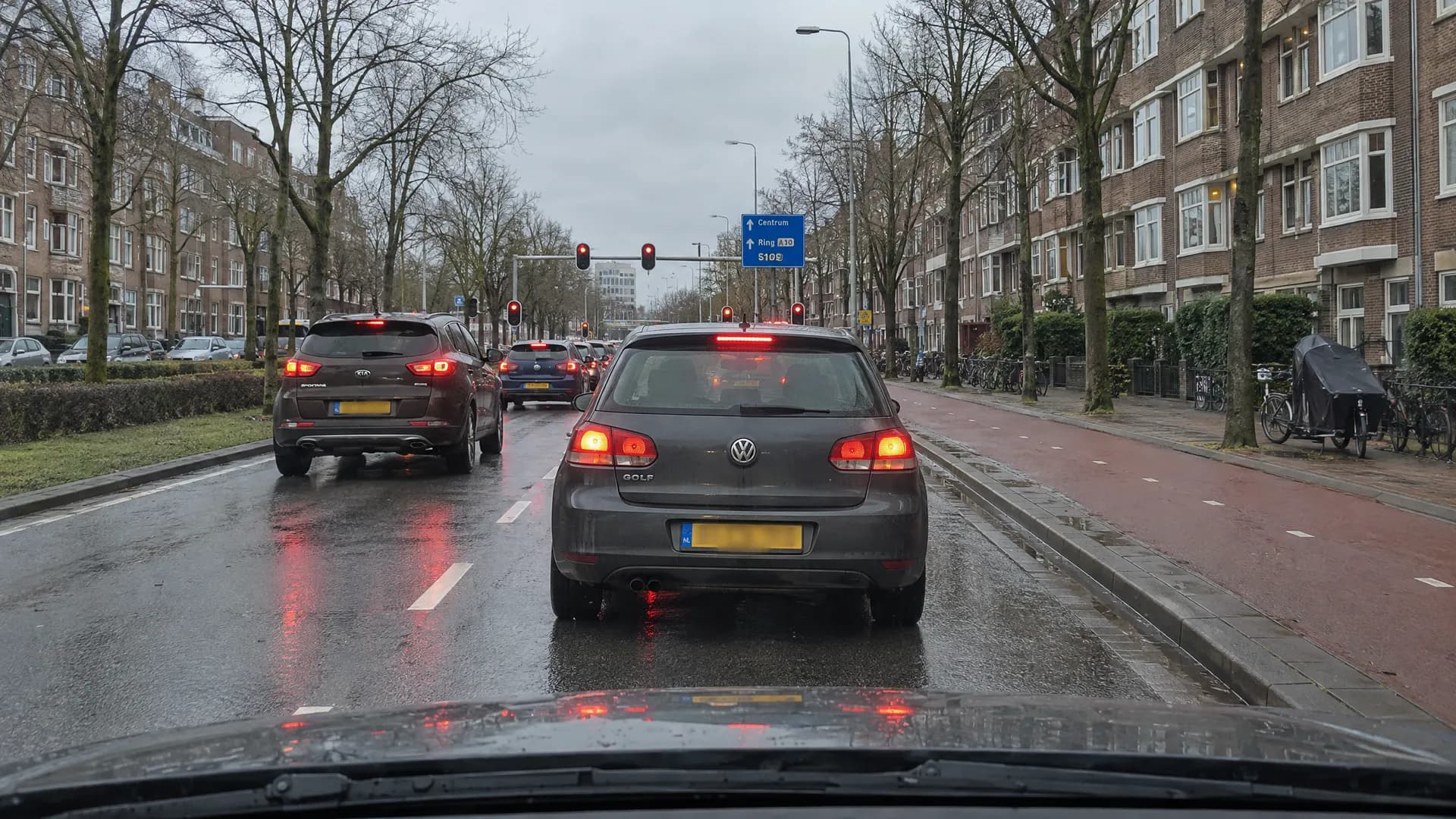 Dashcam-Bild: das Auto vorne bremst stark